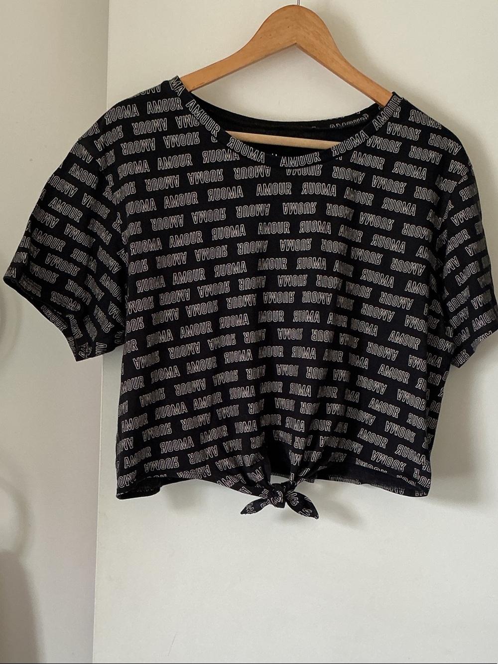 FLIRTITUD ACTIVE Black Graphic Tie-Front Women's Tee